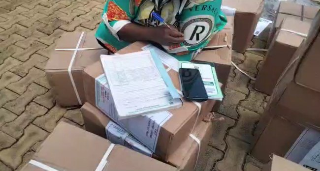 channelstv's tweet photo. Sensitive Materials Distribution Begins Ahead Of Saturday Ekiti Election

Officials of the Independent National Electoral Commission(INEC) were at the Central Bank office in Ado Ekiti sorting the sensitive materials to be conveyed to all the 16 local government areas of the state.

https://t.co/bJOhookgwk