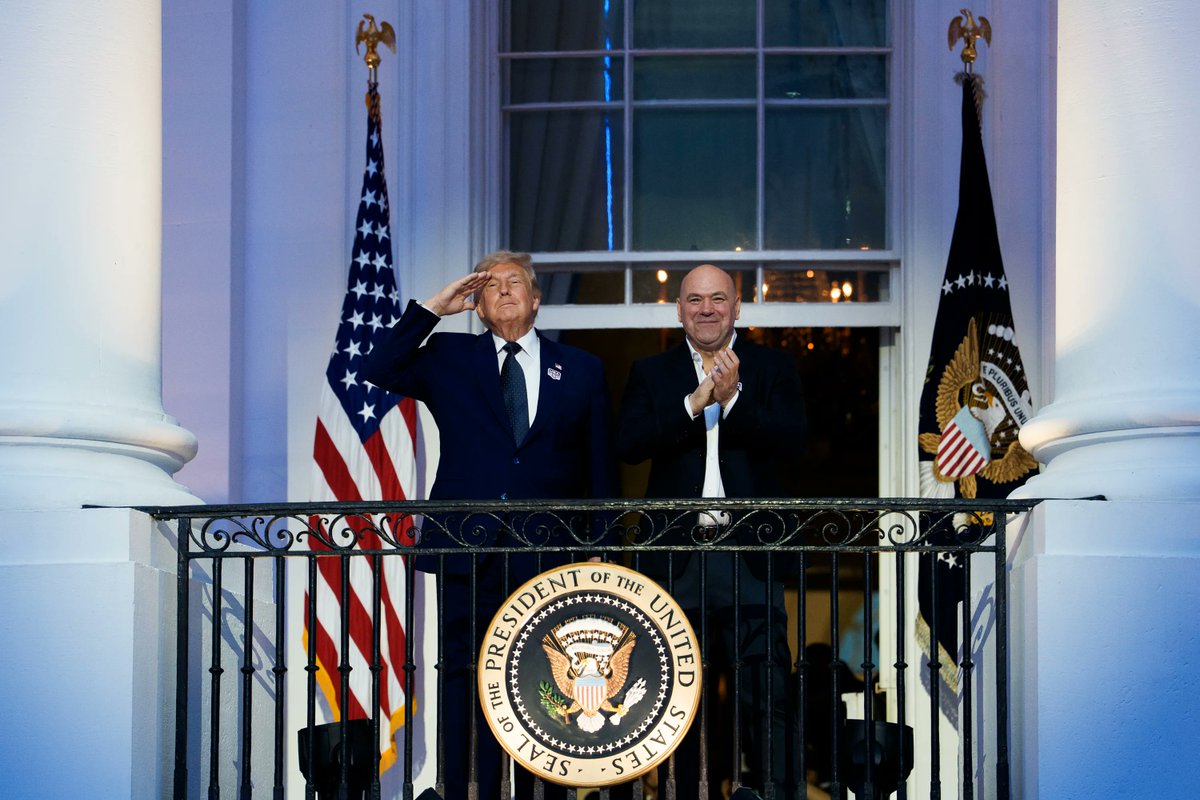 TrumpWarRoom's tweet photo. What a night @ufc 🇺🇸 https://t.co/nN5t86HvgZ