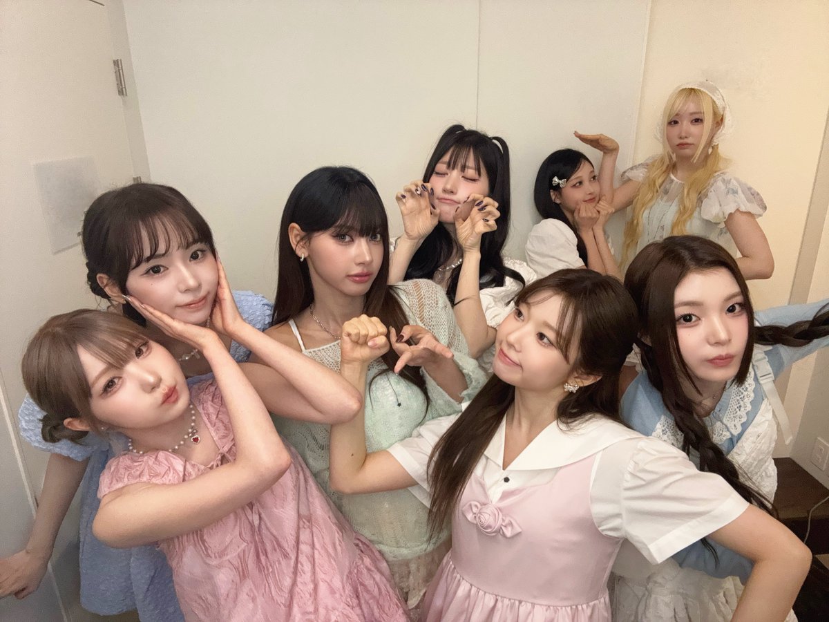 sa2m2nam3's tweet photo. [#SMN_BEHIND] #팬사인회

오늘 오하아사 1위 
세이마이네임 옆자리 🫪

#SAYMYNAME #세이마이네임 #SMN #セマネ https://t.co/GJR1X2tTo0