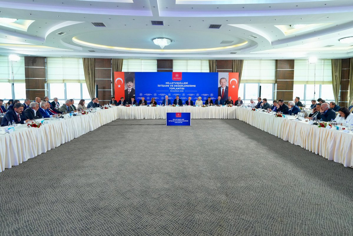 resulkurt34's tweet photo. 📍 Ankara

İçişleri Bakanımız Sayın Mustafa Çiftçi, TBMM Grup Başkan Vekilimiz Sayın Muhammet Emin Akbaşoğlu ve kıymetli milletvekillerimizle verimli bir istişare toplantısı gerçekleştirdik.

Ortak akıl ve güçlü istişare anlayışıyla; Türkiye Yüzyılı hedefleri doğrultusunda çalışmalarımızı aynı kararlılık ve hassasiyetle sürdürmeye devam edeceğiz. 🇹🇷

@RTErdogan @mustafaciftcitr @Akparti @abuyukgumus @belginuygur10  @akbasogluemin
