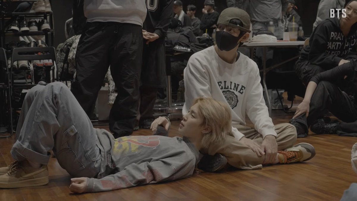 outrotearjin's tweet photo. when u realise there's two sets of soulmates here who naturally gravitated towards each other by the end of this monitoring session https://t.co/sxKSgvhEcz
