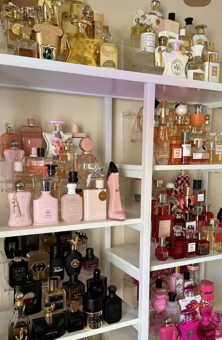 juliethardt's tweet photo. A new bottle of perfume will always make me happy 🥰✨🌸but ten new bottles…Girlll 🛍️✨💕🛒‼️ https://t.co/8ClOP5m14v