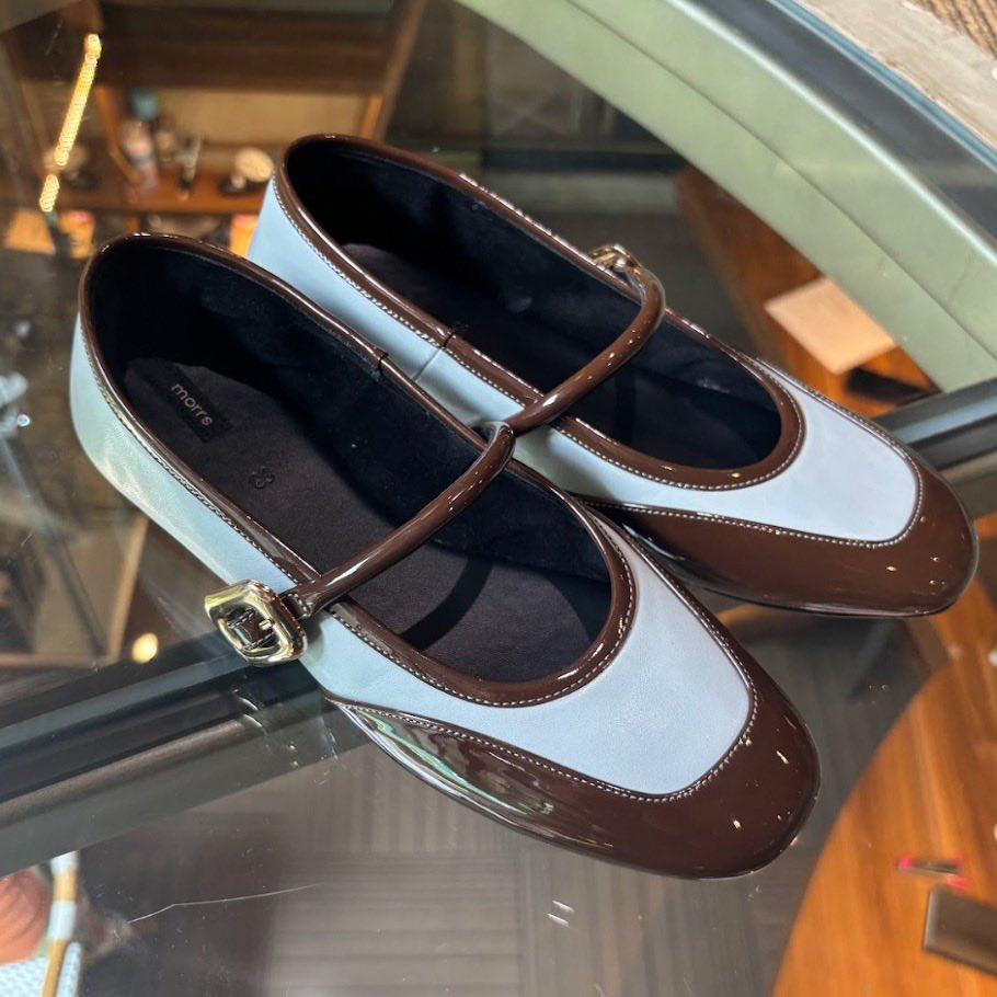 antonunpad's tweet photo. Plot twist: orang Malaysia lebih dulu nemuin sepatu lokal Indonesia yg lucu ini daripada aku yg orang Indonesia sendiri 😭😂

desainnya gemes, ringan dipakai &amp; cocok buat dipakai ngampus, jalan, atau nongkrong.
🖇️ https://t.co/UXObLg2SUC https://t.co/E0LVUWDE7L