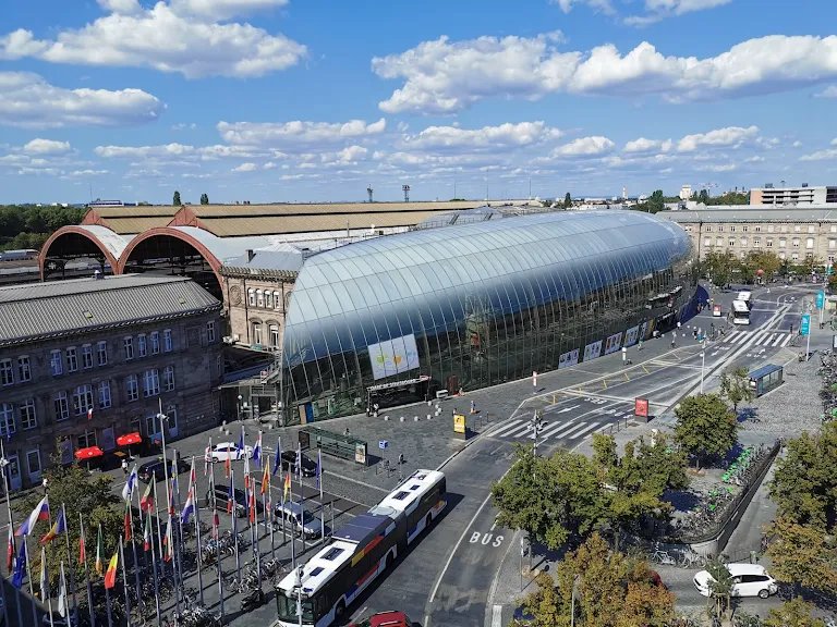 LouisDubonsens's tweet photo. @F_Desouche @fabienne_keller "polytechnique" ... l'élite française du savoir , on a vu ce qu'elle a fait avec la gare de #Strasbourg classée monument historique qui devait rester visible après les travaux⬇️⬇️
C'est cela aussi la #Renaissance et la #macronie
#alsace #france #europe #eu #ue https://t.co/GCiKPOzred