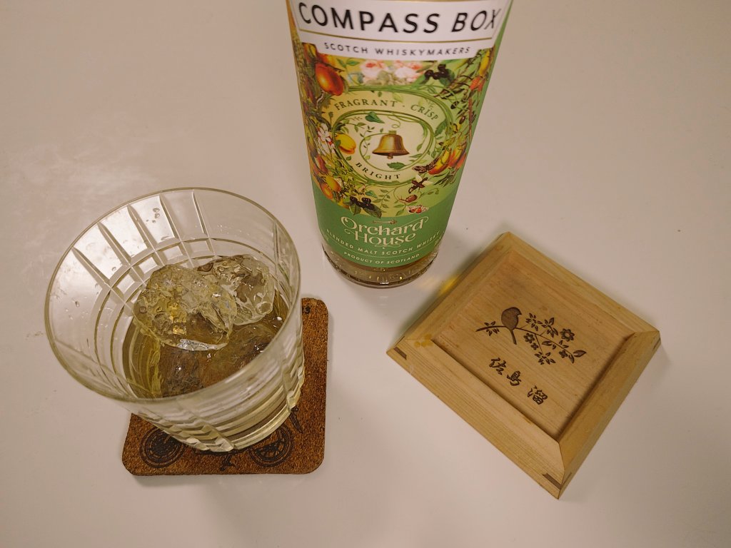ryu_sajima's tweet photo. 本日の一杯はこちら。
やっぱりこれは旨いよね。
いつ飲んでも間違いないよね。
これ家で飲めて良いのだろうか。
こんな優しく懐深い酒があるか。
#ウイスキー　#コンパスボックス　#オーチャードハウス https://t.co/5OFAiRxL7t