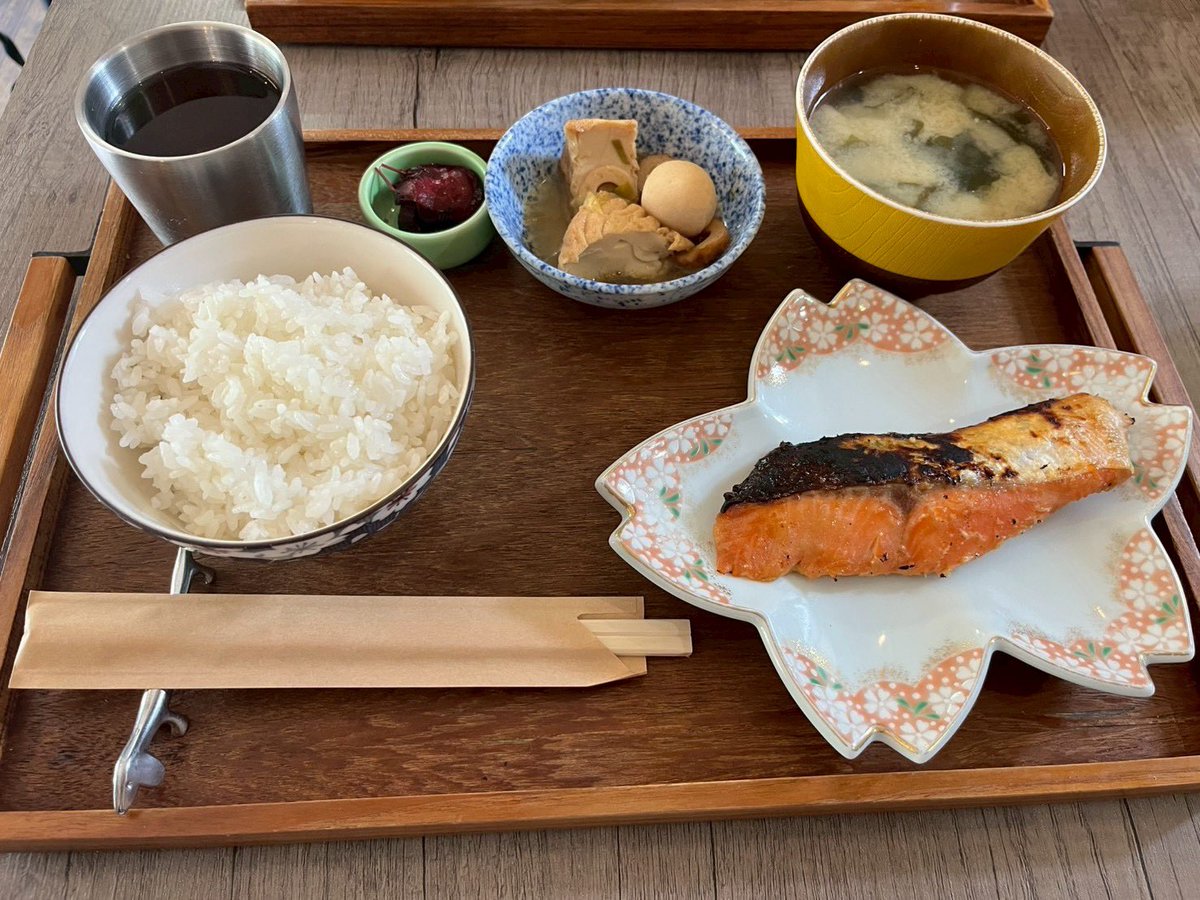 zeusmatsuri's tweet photo. 昨日は

『あさめし屋』様で

皆で朝食をいただきました。

美味しすぎて

おかずは2人前、ご飯は3杯

いただきました！！

皆様

朝ごはんは、とても大切なので、身体に良い食べ物をしっかりと食べることをオススメいたします！！
#大阪プロレス https://t.co/RrBbViswTU
