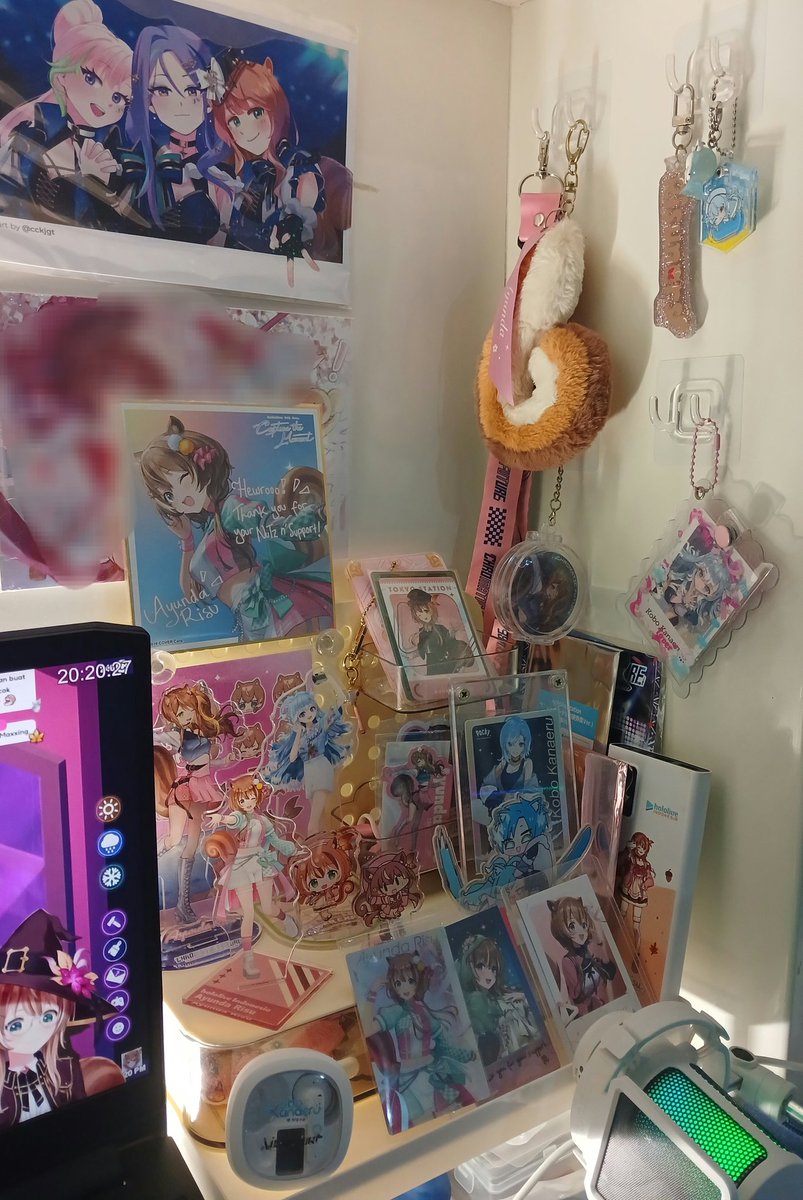 lyriacchi's tweet photo. Fun fact, Lamy and Fubuki keychain on top right was a present from my boss when she went to Japan 🤣 https://t.co/ypFesqI0eB