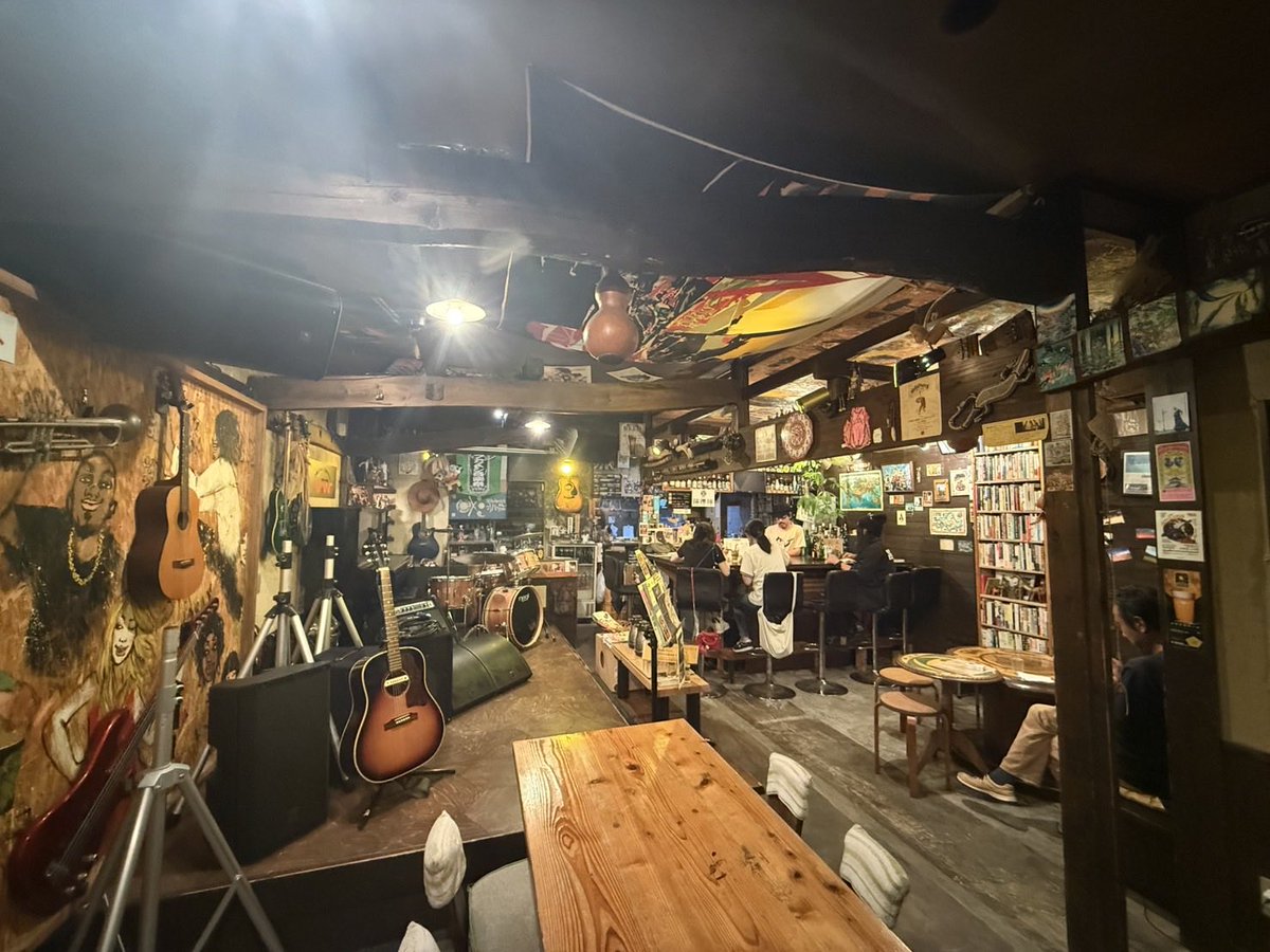 tasuketsu's tweet photo. 7/13(月)に静岡県掛川市の
"旅とカレーと音楽の店 JAN"
てお店でライブをします!

禁断の多数決の出演メンバーは
えと @E__TONE 
ブラジル @Brazil__chan 

前売り券はDMにて取り置きになります。
静岡住みの禁断を知ってる知らない方々と、平日ですが旅行がてら来られる方はぜひよろしくお願いします! https://t.co/6OgQFR8b1L