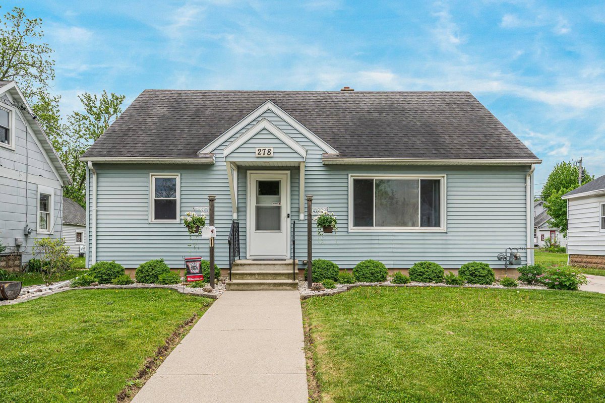 kthomas5311's tweet photo. 278 E 9TH ST, Fond Du Lac, WI 54935 just hit the market!
Take a look at this awesome space: https://t.co/ZE0fqoQMZL https://t.co/hcsViibASS
