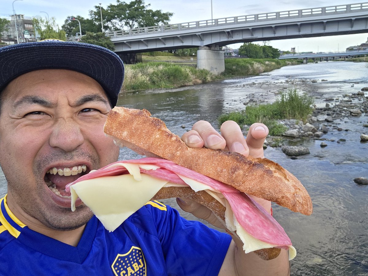 isamilanga's tweet photo. Matienzo y Sanguchazo en el río de Kioto🇦🇷🧉🥪🌉😉 https://t.co/LCSVHMvU3a