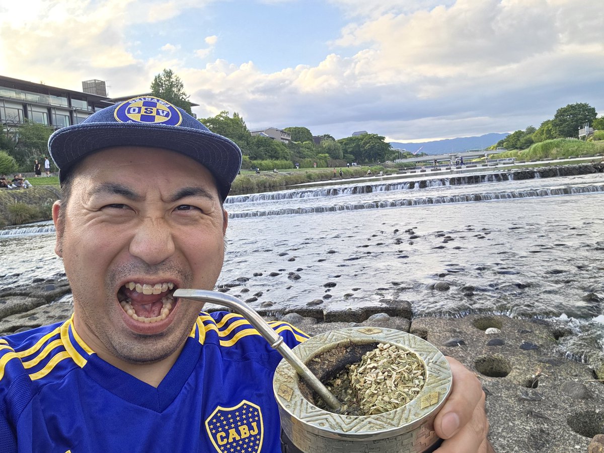 isamilanga's tweet photo. Matienzo y Sanguchazo en el río de Kioto🇦🇷🧉🥪🌉😉 https://t.co/LCSVHMvU3a