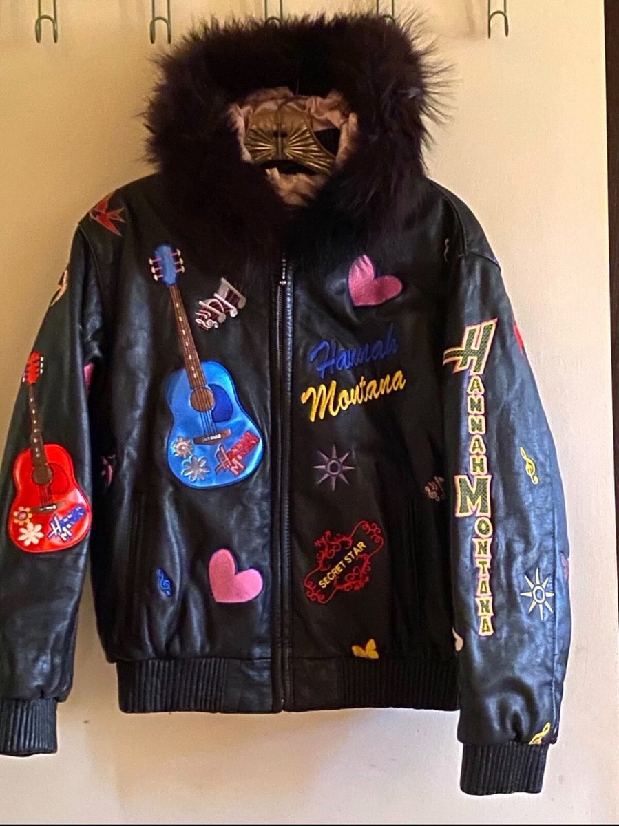 HannahWorlddd's tweet photo. Need Urban Outfitters to remake this Hannah Montana Jacket https://t.co/I4slbmhDJp