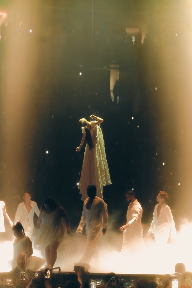 blaisies's tweet photo. Ariana Grande shot by me 

Oakland Night 2 ♾️☀️

@TeamAriana 

https://t.co/fkDCO6Od8M https://t.co/eXbcVMkfcT