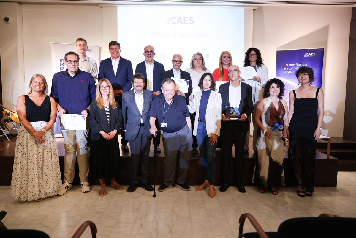 AntoniCanete's tweet photo. Va ser un plaer assistir a la Nit de la Seguretat, organitzada per @ACAES8, el gran esdeveniment de la seguretat privada i un espai de trobada i reconeixement per a tots els agents del sector, tant públics com privats.

És fonamental posar en valor la tasca dels professionals de les empreses de seguretat, que cada dia vetllen per la qualitat del servei i l'atenció a la ciutadania.
