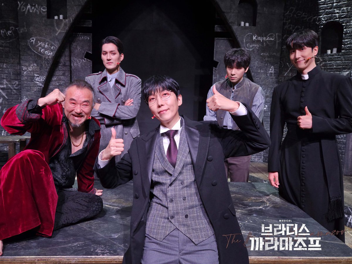 orchardmusical's tweet photo. 뮤지컬 #브라더스까라마조프
🥀 단체사진 공개

6월 18일 목요일 20시, 오늘의 까라마조프가.

표도르 파블로비치 까라마조프 ㅣ 도창선
드미트리 표도르비치 까라마조프 ㅣ 조풍래
이반 표도르비치 까라마조프 ㅣ 김재범
알렉세이 표도르비치 까라마조프 ㅣ 이선우
스메르자코프 ㅣ 이준우

우리 몸에 살고 있는 폭풍
𝐌𝐔𝐒𝐈𝐂𝐀𝐋 𝐁𝐑𝐎𝐓𝐇𝐄𝐑𝐒 𝐊𝐀𝐑𝐀𝐌𝐀𝐙𝐎𝐕
𝟐𝟎𝟐𝟔.𝟎𝟓.𝟏𝟐-𝟎𝟗.𝟎𝟔
NOL 씨어터 대학로 우리투자증권홀