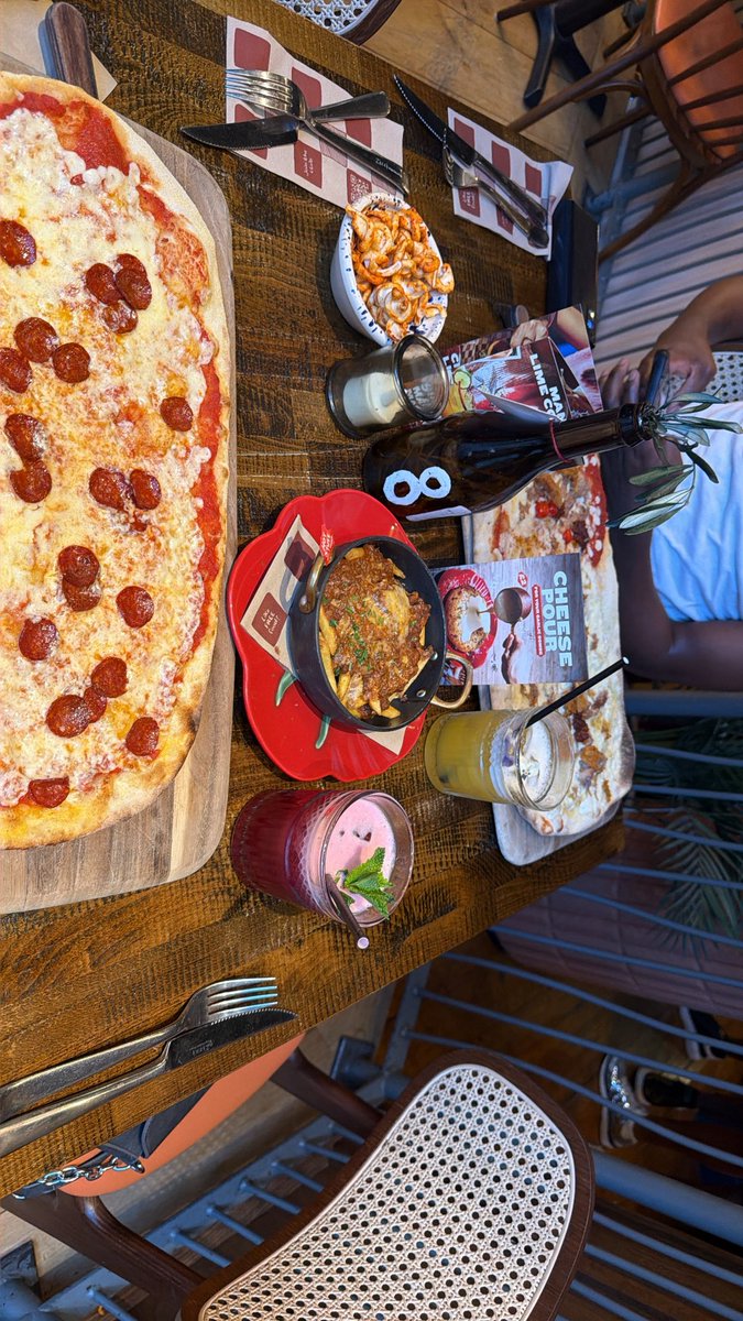 brattyali_xo's tweet photo. Pretty girls deserve FREE food keep funding me pups 🫶🏾😝 https://t.co/7RzMBlNycg