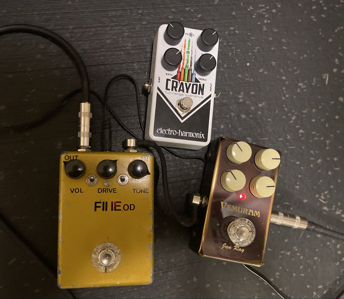 tsk_effector's tweet photo. 比較検証わず。CRAYONの方がサウンド的に好きだが、アンサンブルで抜けない予感するかも。Jan Rayの方が音に張りがあるけど、ちょっと艶がありすぎて個人的にはなぜかフレーズが面白くならない感じある。今回特に比較するつもりなかったFINE ODの勝ち() https://t.co/VStkwx1HuK