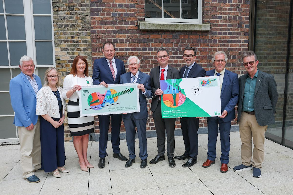 Comhaltas's tweet photo. An Post has unveiled a special commemorative stamp celebrating our role in promoting traditional Irish music, song, dance and culture. 

Read the full story and view more photographs from the launch: https://t.co/Wey3kzfsNC
#Comhaltas #AnPost https://t.co/OeOVmRLU0f