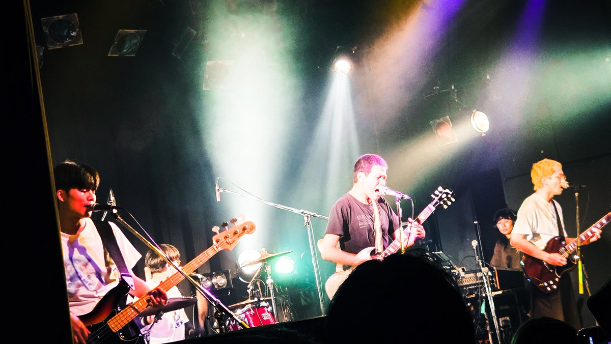 denimcap1947's tweet photo. VOOID めっっっちゃよかった！

なんかすごく音が豊かだった…!!
ドラムのスティックがどんどん入れ替わっていったり、シンバルを擦りながら鳴らしていたり、曲のラストなんか本当にどの曲もかっこよかった…

とっても良いロックだった… https://t.co/rKtqIXudoP