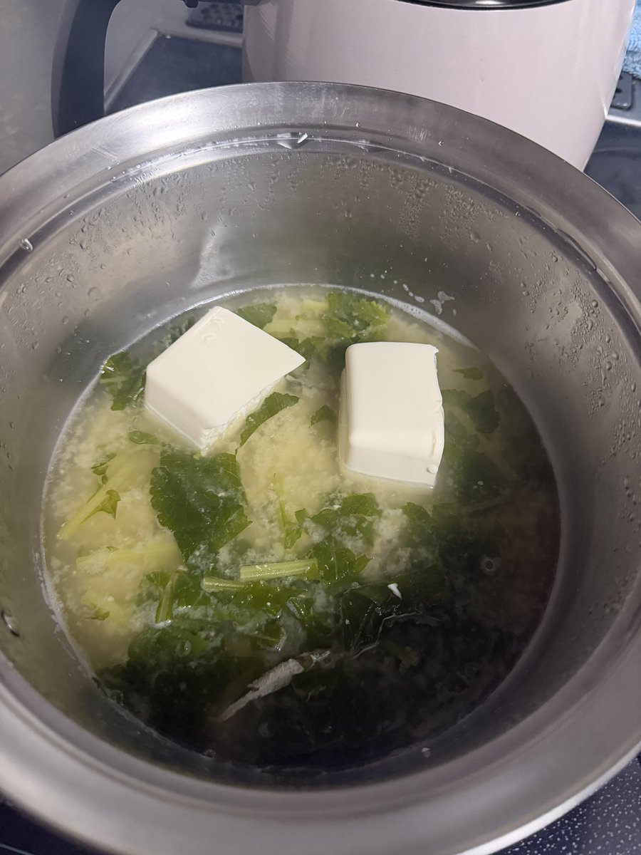 jam521n's tweet photo. 最近
お味噌汁の豆腐は
ドーーーン🤣 https://t.co/cGvNhaQ1yd