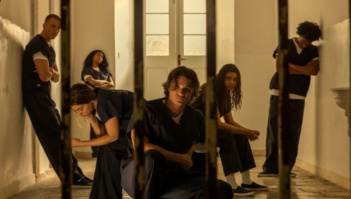 ccfromthevault's tweet photo. parece que son del C block en la temporada 7 de orange is the new black
ahre en q pensabaa https://t.co/4CVwLgnf5M