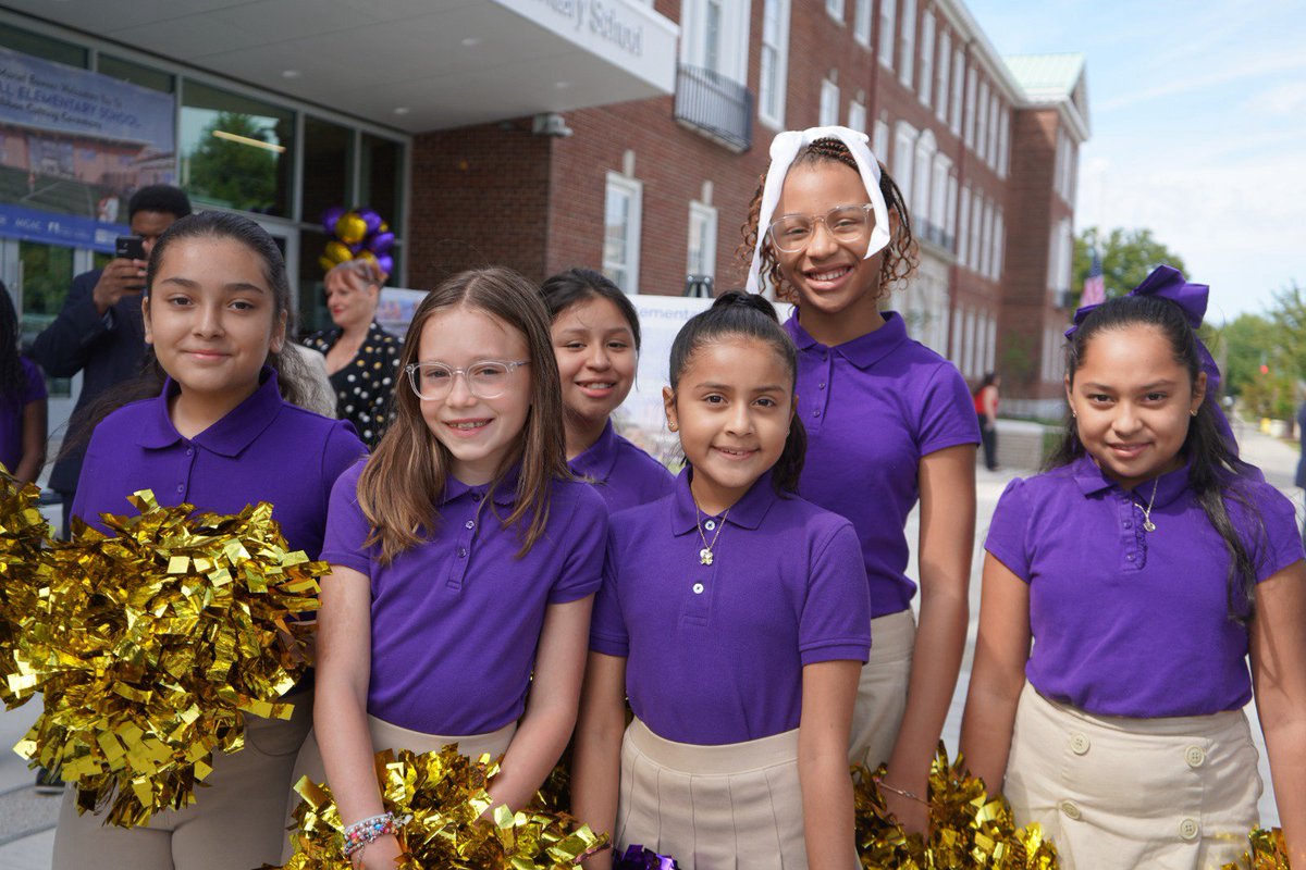 MayorBowser's tweet photo. Last day of school for DCPS!

Ending the year as #1 for post-pandemic academic recovery, fastest improving urban school district, and top starting teacher pay in the nation.

Thank you to our teachers, staff, families, and students for making it another A+ school year. https://t.co/f9scTvmNs7