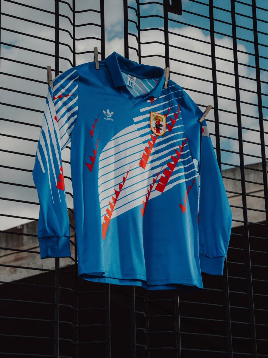 __MaxMaillots's tweet photo. On vous fait gagner la version manches courtes du mythique Japon 1992-93 🇯🇵

⏳ Tirage dans moins de 24h

1️⃣ Like ou RT
2️⃣ Follow @__MaxMaillots 
3️⃣ Tague un ami ! https://t.co/ipqpVCjJcR
