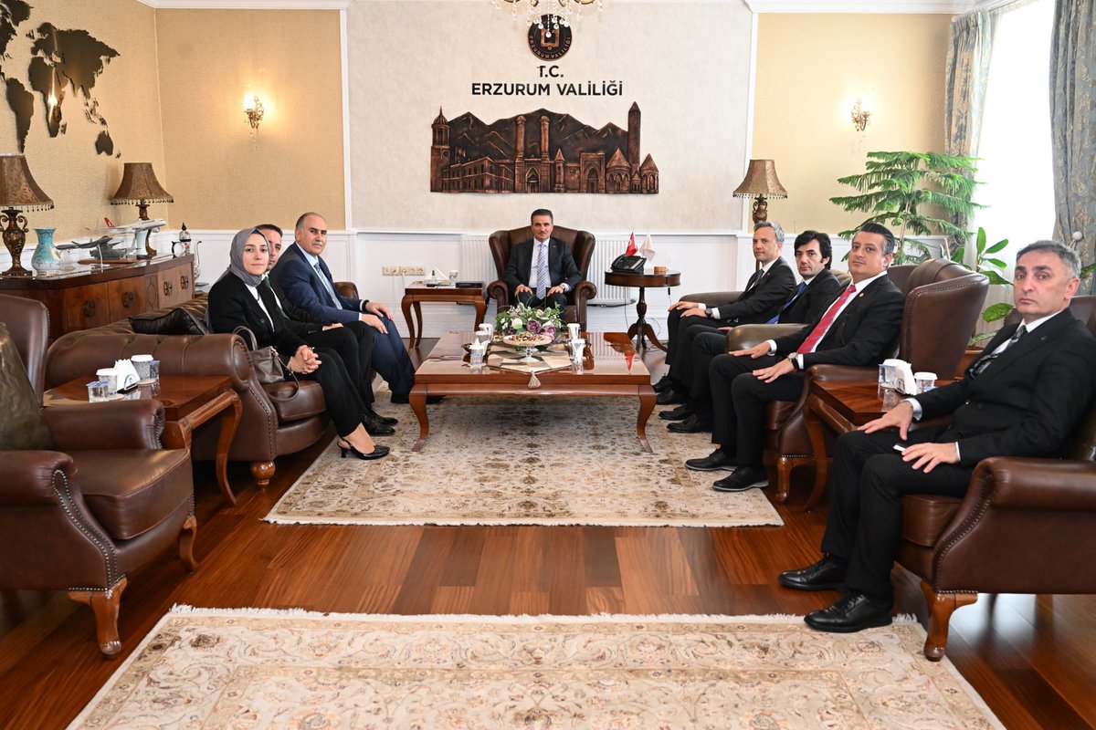csgbrtb's tweet photo. Başkanımız Erol Güner ve beraberindeki heyet, 17 Haziran 2026 tarihinde Erzurum’da düzenlenen bilgilendirme toplantısı kapsamında Erzurum Valisi Sayın Aydın Baruş’u makamında ziyaret etti. https://t.co/QIWgYStYGp
