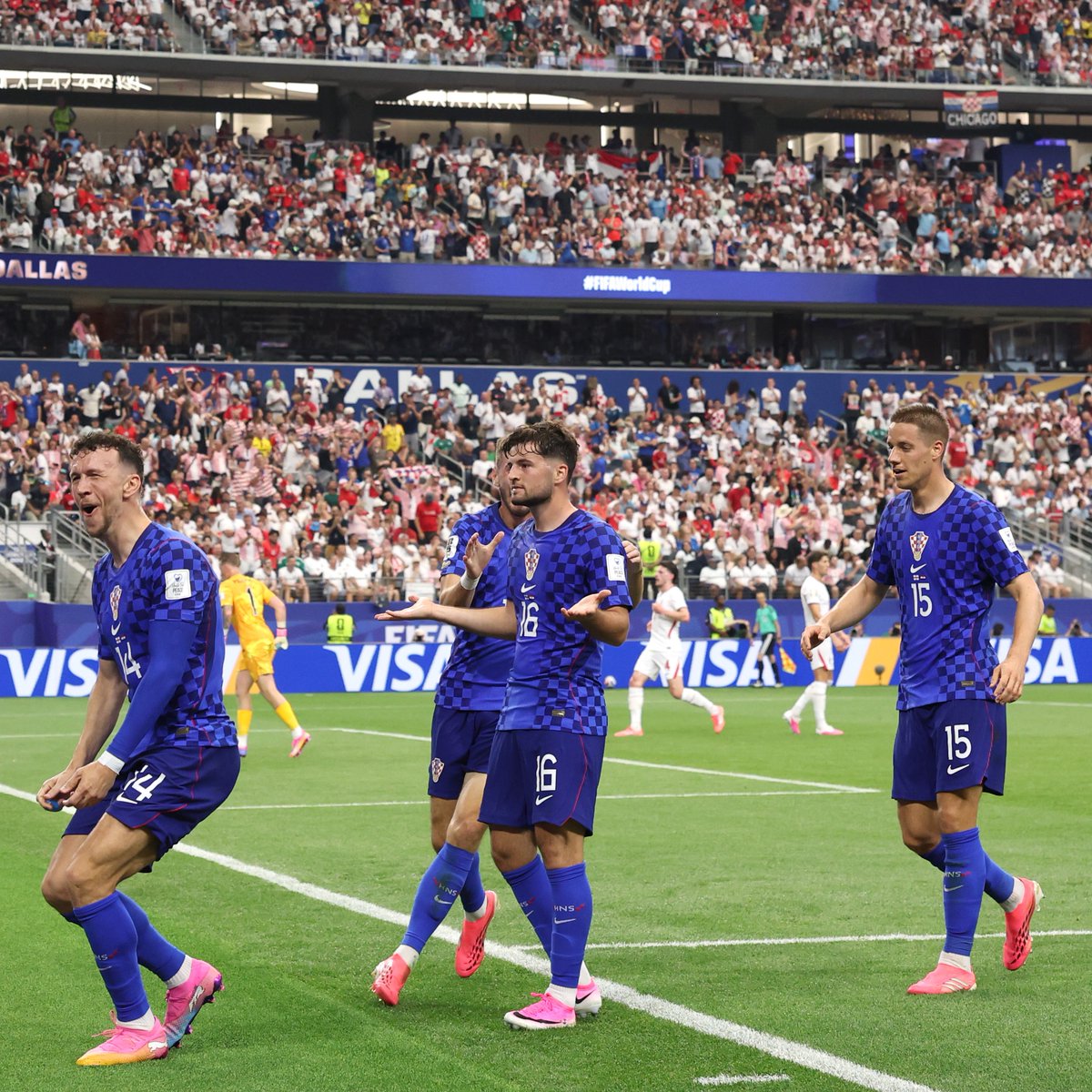 SerieA_EN's tweet photo. History was made yesterday 👏

Martin Baturina became the first ever @Como_1907 player to score at a #FIFAWorldCup 🤷‍♂️ https://t.co/EtecGGchk6