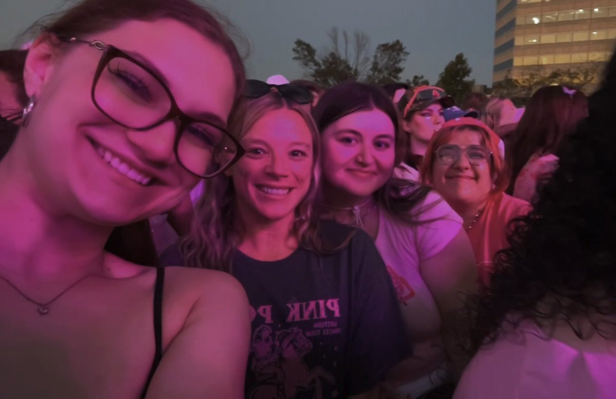 dottyplum123's tweet photo. and I’m crying again a year since meeting the most wonderful people on planet earth… yall changed me for the better💕🥹 https://t.co/9YUD0XFJRO