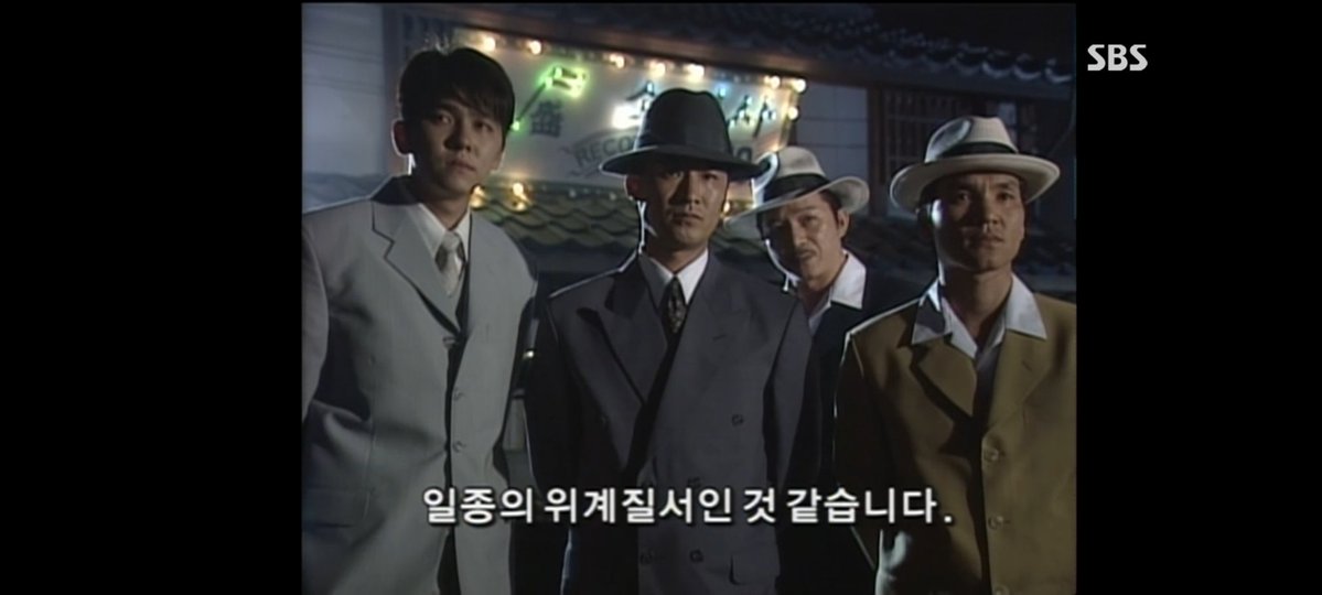 JGYISD's tweet photo. 야발루가 배우 교체 안되고 쭉 민용쌤이었다면 캐릭터성이 이세창시바루랑 많이 달랐을까?
근데 이 버전의 시바나미는 너무 괘씸했을거 같기도 하고 (일녀까지 꼬시는 민용쌤;)
그리고 최민용은 묘하게 얼굴에 날끼가 있어서 지금의 엄근진 연애고자 개호구 답답이 시바루랑은 다른 느낌이었을듯ㅋㅋ https://t.co/Fdw1E2XsEs