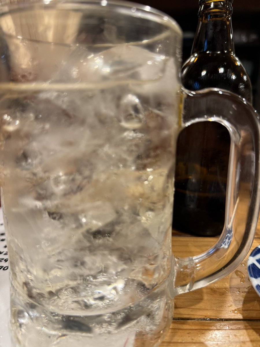 ampmkpkp's tweet photo. 何で閉店時間、LO過ぎに来たのに断られて逆ギレしてるんだろう。だいぶお酒も入ってるみたいだしいい大人がみっともないし恥ずかしい。ほんといい迷惑。 https://t.co/GTnaPjMS5V