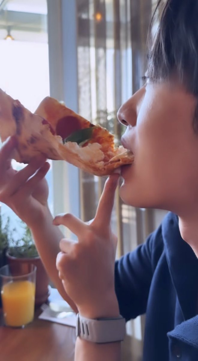 itomatows's tweet photo. หนูจิ๋วอีทๆ🍕🤏🏻
#est_rvp https://t.co/1qdoD1R6Lx