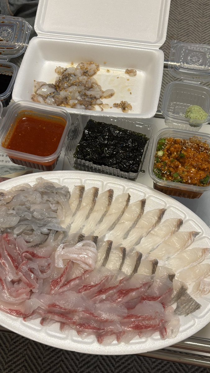 00rong's tweet photo. 부산 광안리 다녀왔고
맛집추천합니다(사실 모두가 아는 맛집임)

수변최고돼지국밥
톤쇼우
동면식밀면
민락회센터 재희상회 https://t.co/Yw6yNPb5sp