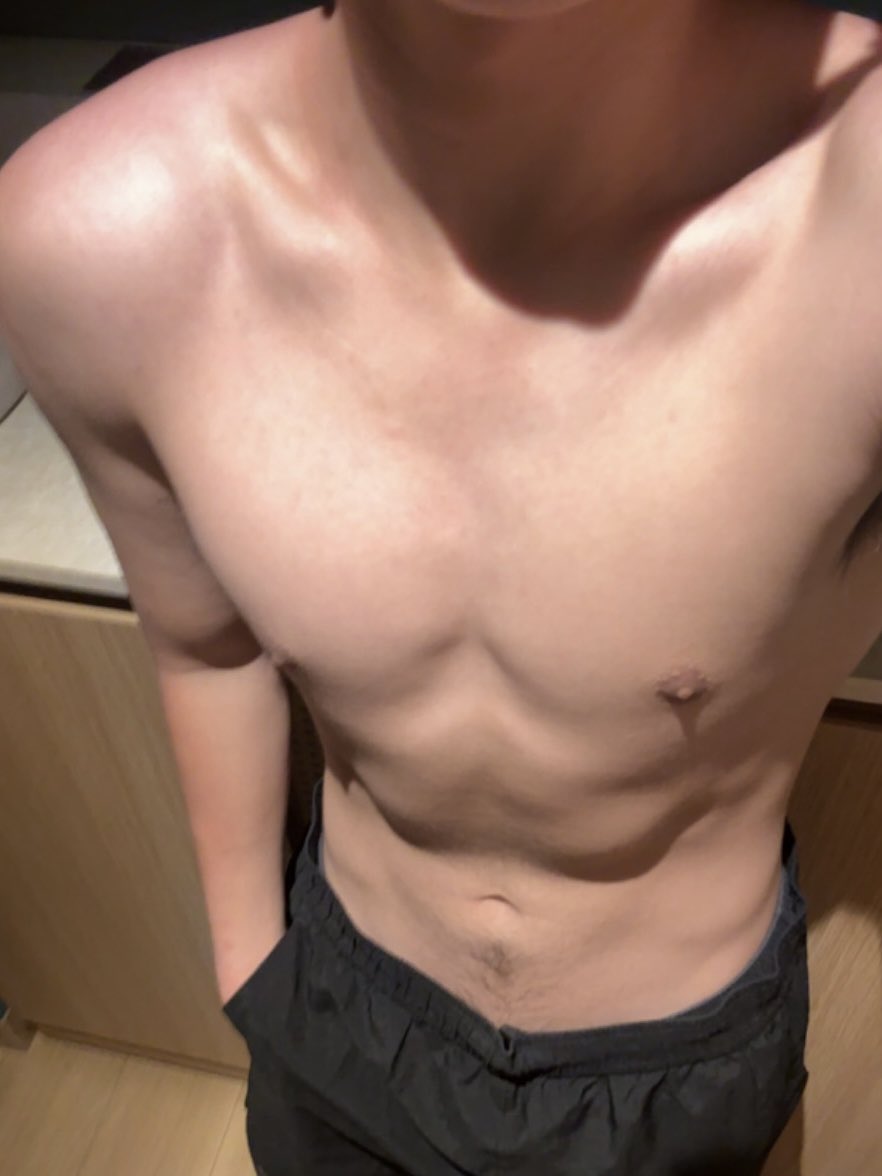 whatqux's tweet photo. locking in the tan https://t.co/JJY3153DsI