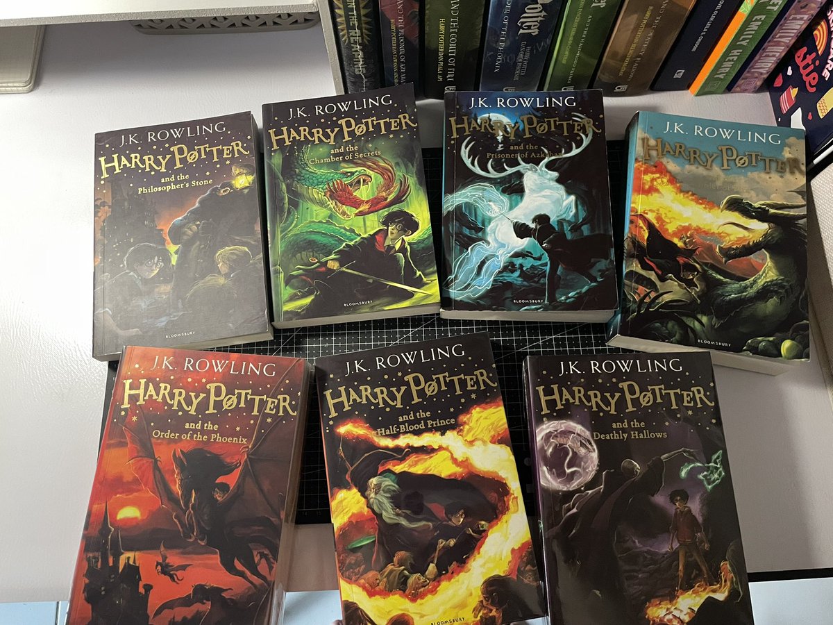 nebvlight's tweet photo. ˏ•⁀*.✧ Book mail ༉

OMGGG FINALLY!! berawal dari cari boxset narnia tp taunya malah nemu boxset harry potter🥹 ini preloved tapi muluss bgt keliatan kek baruu😩💗 CAKEP BGT JUJUR

Thanks to kak @haii_zai yg udh mempertemukan aku dengan wl ku, next time pasti jajan lagii🙂‍↕️ https://t.co/hTKYBc7uiF