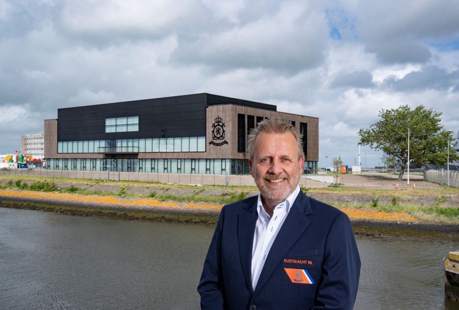 Kustwacht_nl's tweet photo. Klaasjan Schipper is vanaf 17 juni 2026 de nieuwe directeur Kustwacht Nederland. Hij volgt Nicole Kuipers op die sinds 2022 aan het hoofd van de Kustwacht stond.

📰 Lees het hele nieuwsbericht op onze website: https://t.co/17byCxNY47 https://t.co/Vi3DBaiXcv