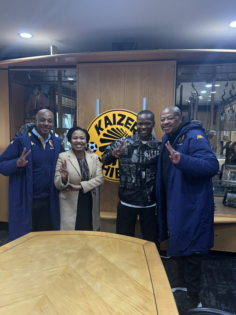 PManagementRSA's tweet photo. 🌟Soweto Team 
🌟Soweto Boy

THE HOMECOMING✊🏽

Congratulations @ThaboMoloisane https://t.co/OKjIztCVGz