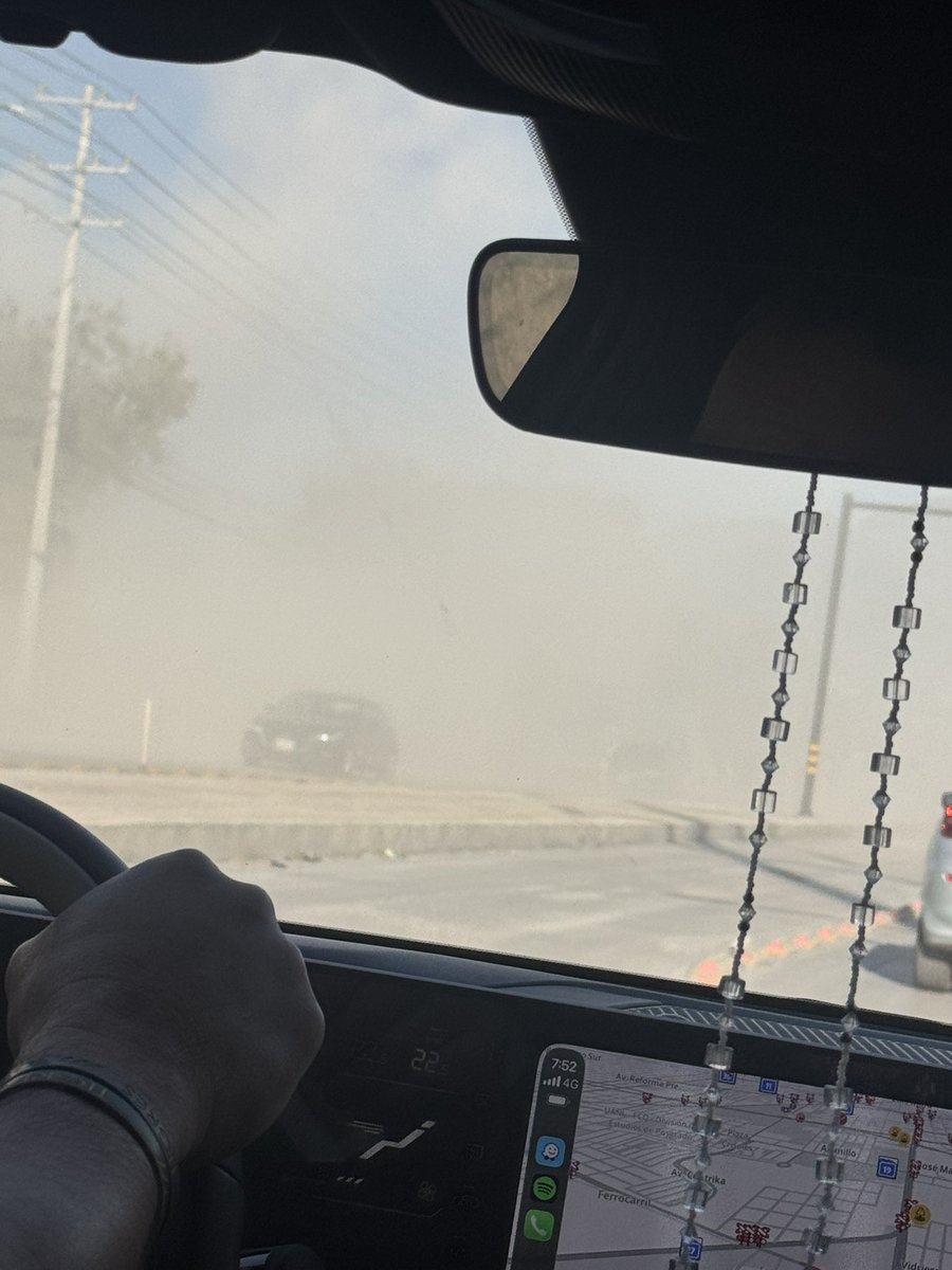 _jesuscamacho16's tweet photo. @CEMEXMx contaminando más a la ciudad de Monterrey… Av Ruiz Cortines y Av San Nicolás

@josuebecerra @pamelaalongoria @VictorGzzGarza @yadithvaldez @luisbeza @samuel_garcias @rayelizalder @telediariomty @nmasmonterrey @joluisgarcia @zelenny https://t.co/aygc7BZskE