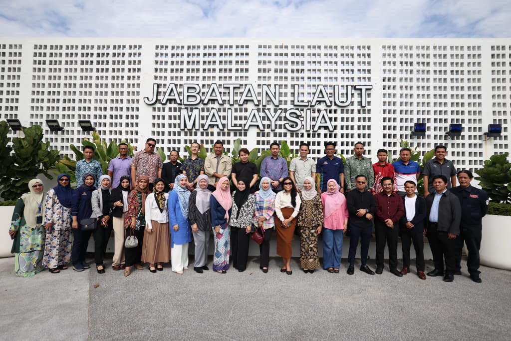 MOTMalaysia's tweet photo. Kementerian Pengangkutan (MOT) menerusi Unit Komunikasi Korporat (UKK) telah menganjurkan Sesi Libat Urus Komunikasi Strategik Tahun 2026 yang menghimpunkan pegawai pengurusan media sosial daripada kementerian, jabatan dan agensi di bawah MOT di Menara Dius Api, JLM, Klang. https://t.co/ue7M7qt1Oq