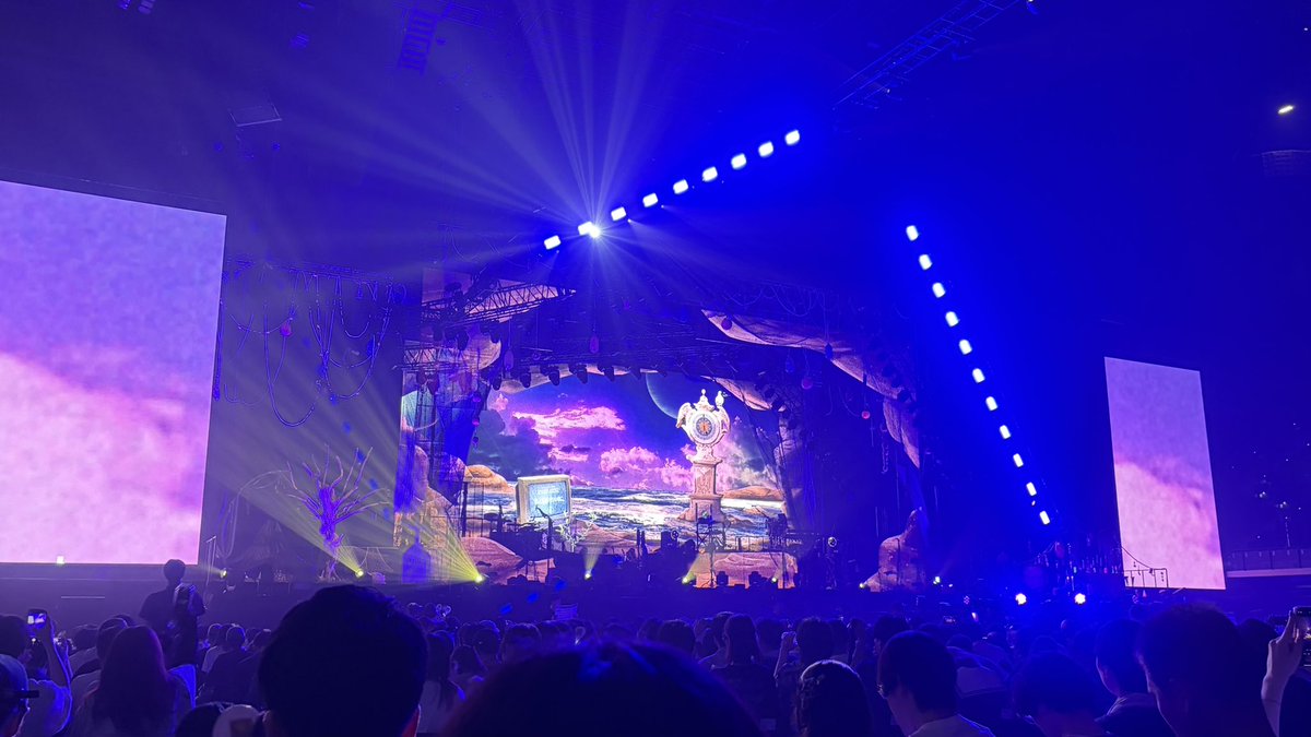 vehosalamander's tweet photo. フロムのダークファンタジーみたいなライブでした https://t.co/IRIvWh1RFR