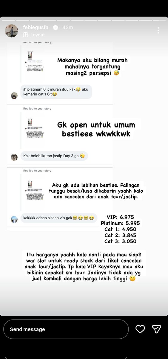 toyouth99's tweet photo. tapi maaf kak🙏🏻 bukan mau ikut rame. tapi ini tuh perlu dibicarakan loh. soal harga murah (menurutmu dan followersmu itu) tapi secara tidak transparannya kakak untuk fee jastip yang memang dipikir army tuh fee di jastipan kakak itu sama harga fee pada umumnya. soalnya itu fee di tuliskan "dimulai" bukan di rinci total keseluruhan section. mungkin kurleb feenya gak sampe sejuta lebih. kesannya yg udah ikut jastip di kakak gak mampu buat bayar. padahal mereka2 ini tuh udah sepenuhnya berharap dan percayakan ke kakak. kalo dengan cara tidak melunasinya, tiket bakal di jual/lelang ke yang lain??? walaupun itu bakal di refund. tapi harapannya ada di dapat tiketnya. eh disuruh pelunasan dengan cara mengamblang fee yang memang tidak bisa di terima di beberapa orang. kasian loh🥹🥹