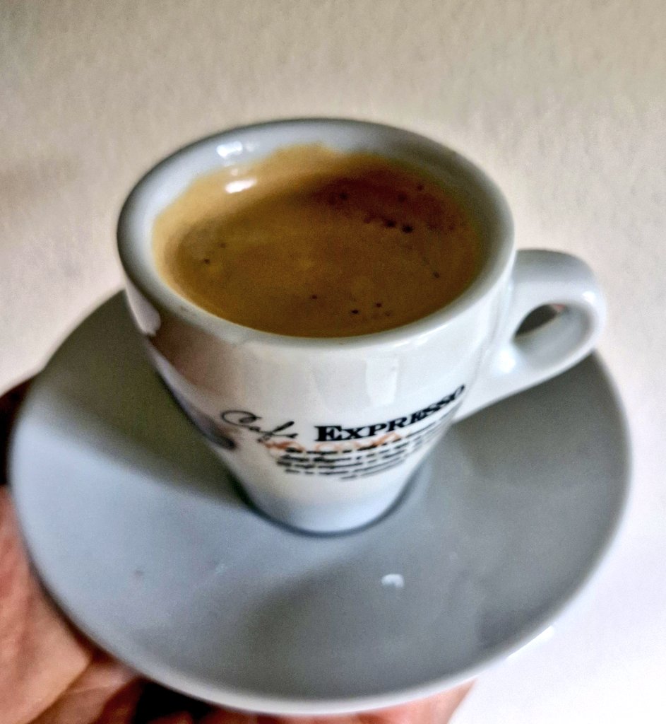 cyber_squirrel's tweet photo. Un expreso. https://t.co/jaD2kDzkDu