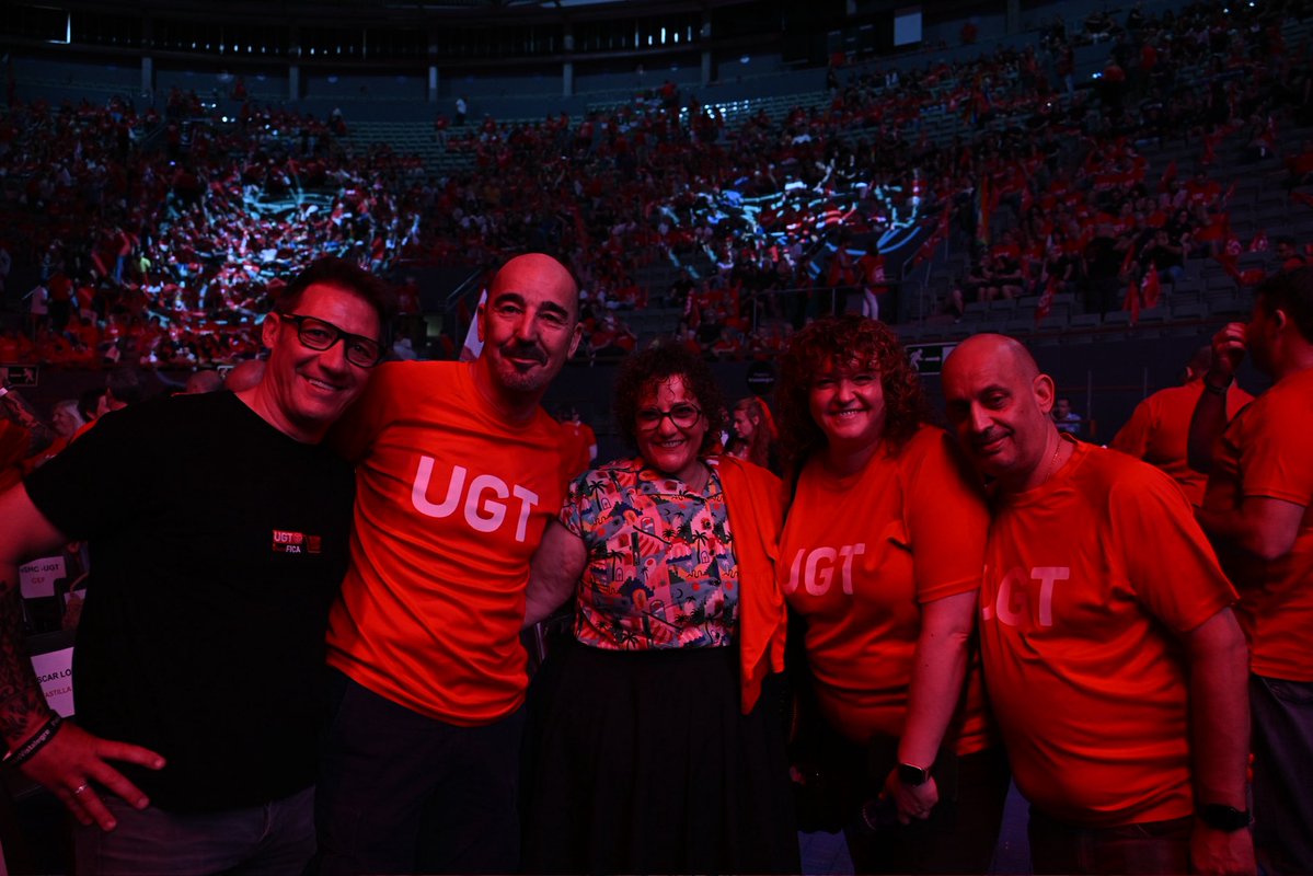 UGTMadrid's tweet photo. 🇪🇺 Así hemos vivido en @UGT_Comunica esta gran movilización en Madrid.

Una jornada histórica para reivindicar una Europa basada en la democracia, la justicia social, el trabajo decente y la paz.

#PorUnaEuropaEnDemocracia #TuVozEnEuropa #Democracynow #UGT #UGTMadrid https://t.co/1YIRWXJ8Gt