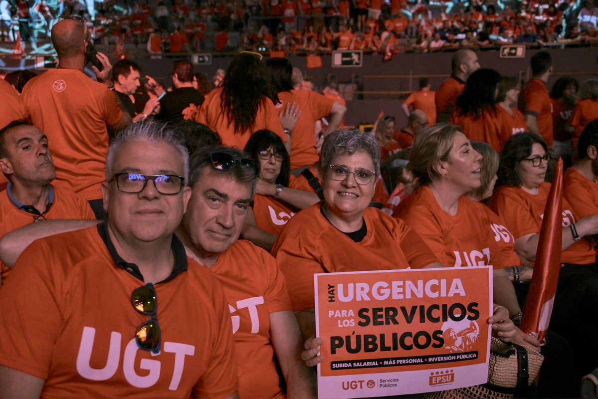 UGTMadrid's tweet photo. 🇪🇺 Así hemos vivido en @UGT_Comunica esta gran movilización en Madrid.

Una jornada histórica para reivindicar una Europa basada en la democracia, la justicia social, el trabajo decente y la paz.

#PorUnaEuropaEnDemocracia #TuVozEnEuropa #Democracynow #UGT #UGTMadrid https://t.co/1YIRWXJ8Gt