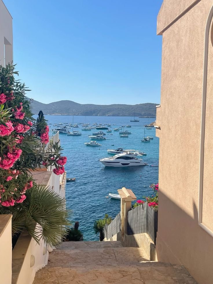 beautyexplorer0's tweet photo. Santorini, Greece https://t.co/lmn89vyt9r