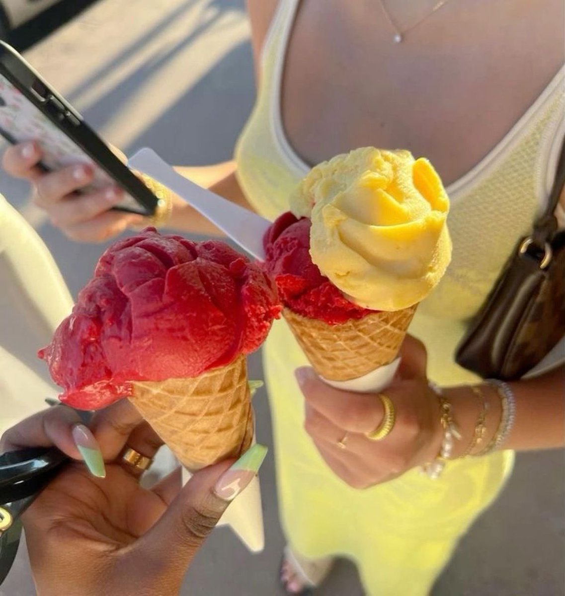 Diorgirlx's tweet photo. summer vibes only https://t.co/Yb32q0NB8O