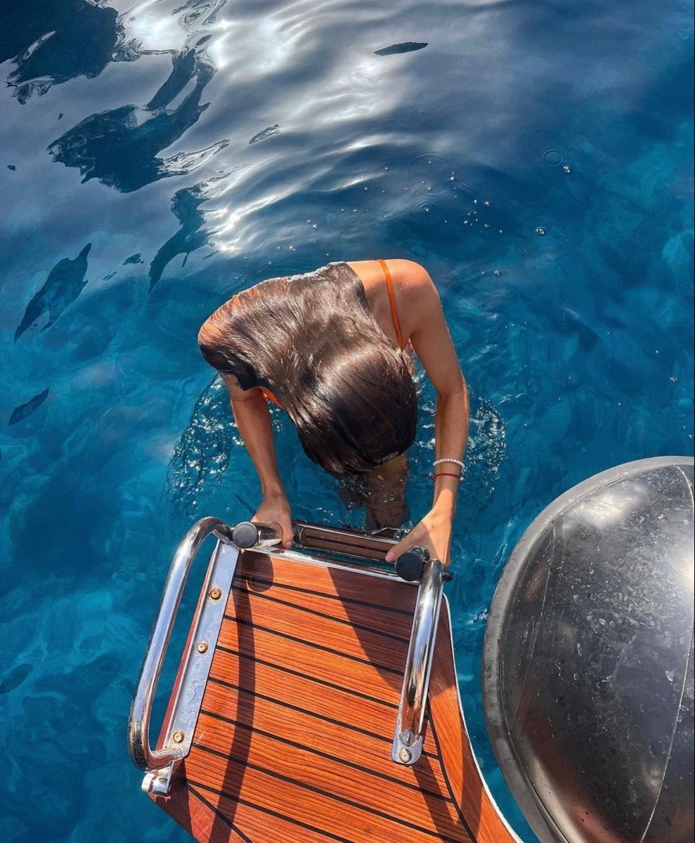 Diorgirlx's tweet photo. summer vibes only https://t.co/Yb32q0NB8O