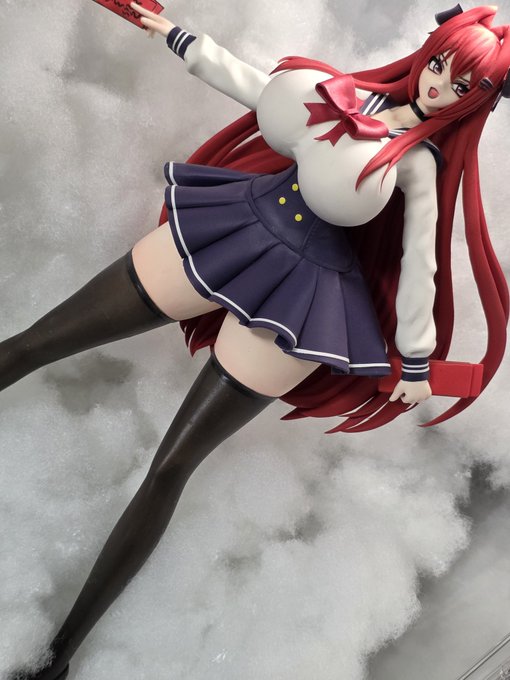立体フィギュア(30cm)もあって 等身大パネル(160cm)もあって 小物グッズも 自分の為に作った オリキャラに沼るオタク 全部欲しい!!で即作ってる 部屋にありすぎる