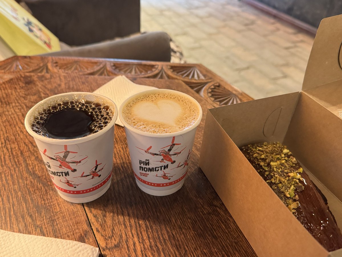 mdvdt_f's tweet photo. ルィノク広場にあるLviv Coffee Mine

 「コーヒーは地下鉱山から採掘される」という独自の世界設定のカフェ https://t.co/W59jWMyi8d